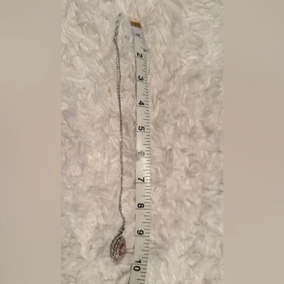 NWOT Teardrop Pendant Necklace - Picture 6 of 6